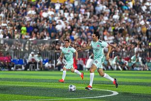Real Madrid 4-1 Yellow Dive Dữ liệu so sánh: sút 22-3, góc 14-0, dự kiến ghi bàn 2.20-0.73